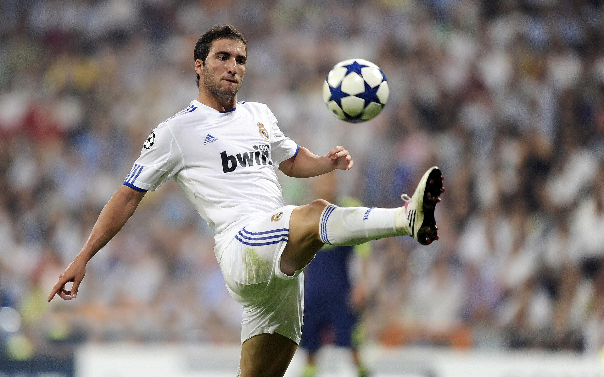 伊朗男足在巴黎奥运会比赛中以3-2战胜德国,伊朗男足世预赛